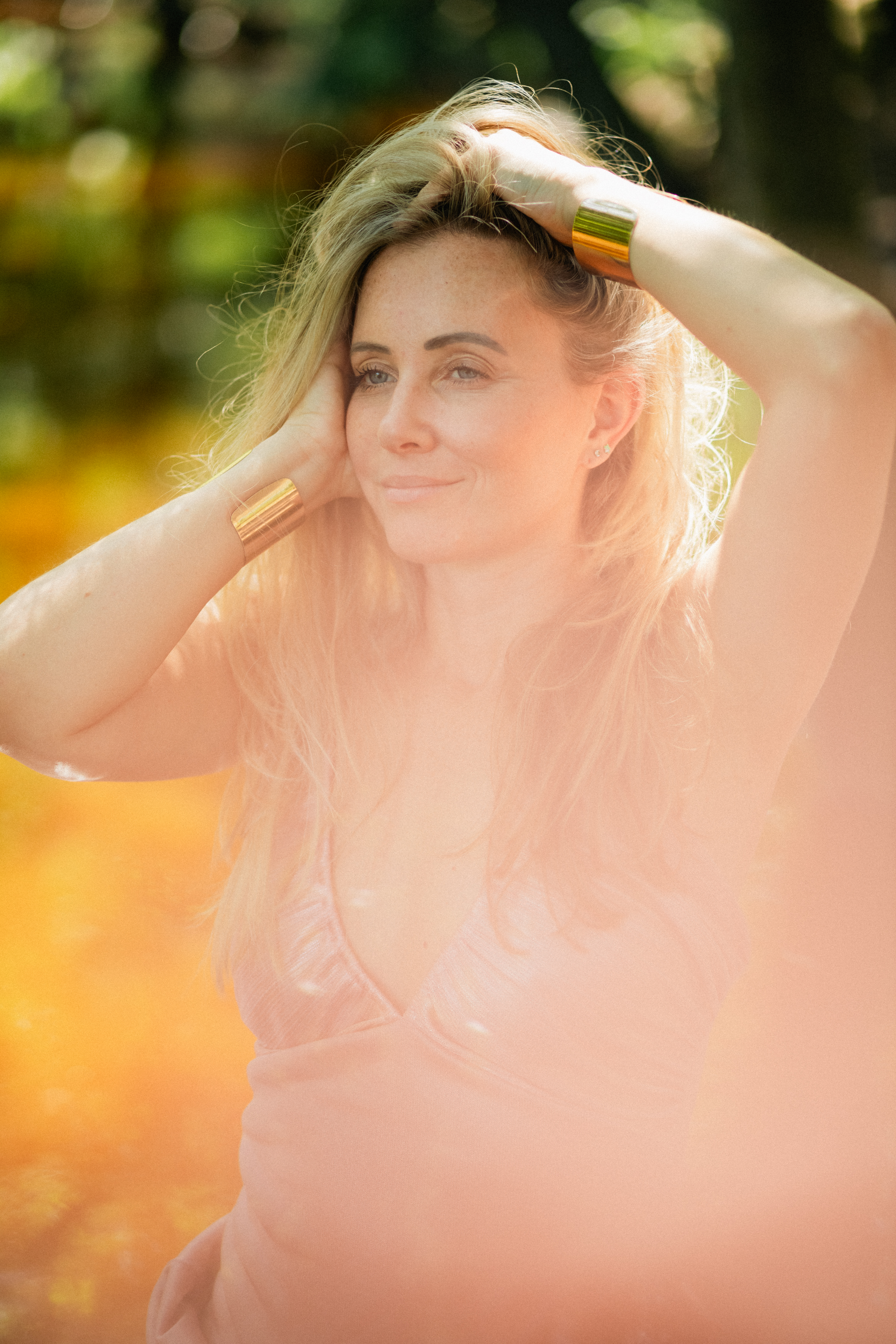 Embodiment somatic coaching feminine power, woman who lives in her power